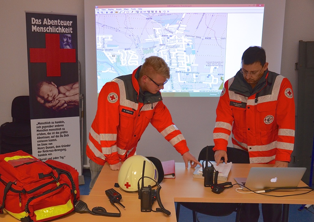 Members of a rescue team at work (Rettungshundestaffel Limburg DRK KV Limburg e.V.).